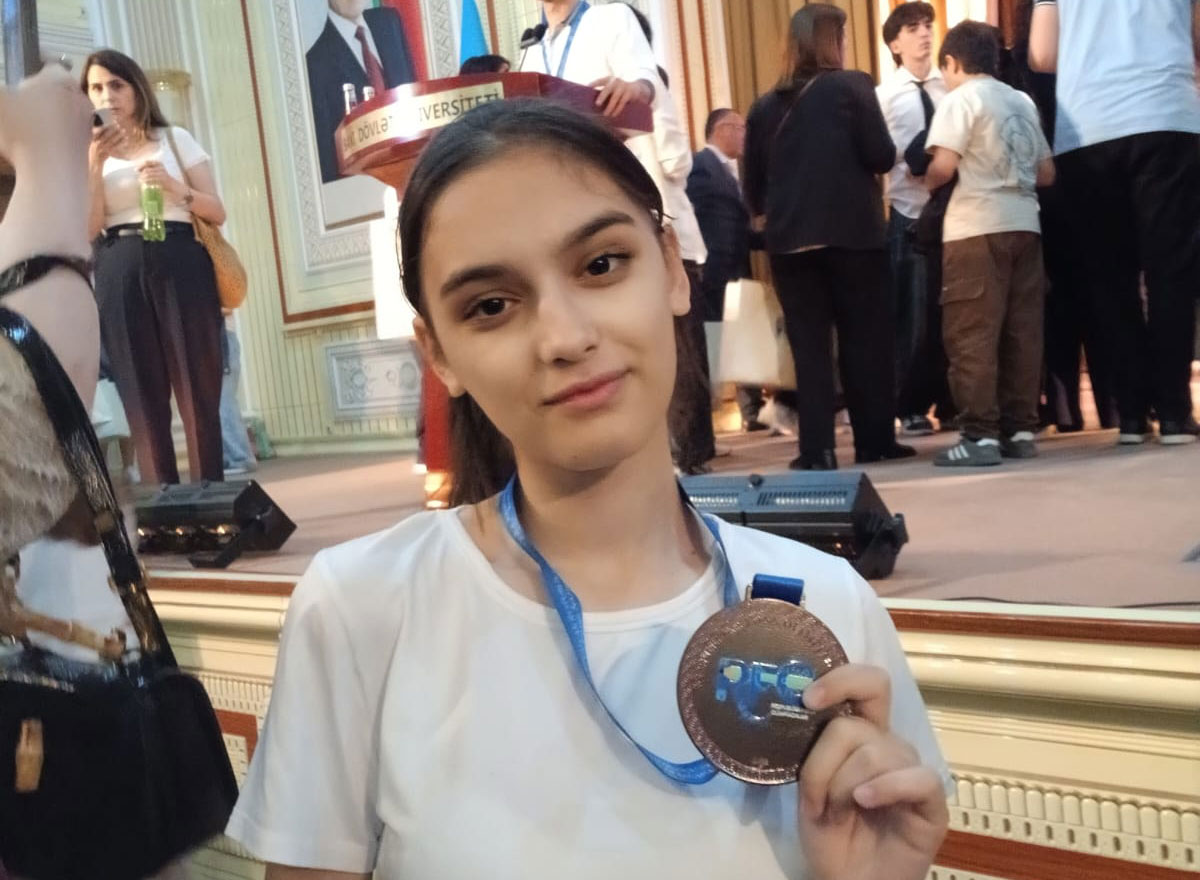 Aysu Ramazanova Elmir qızı Respublika Fənn Olimpiadasında medal qazanıb